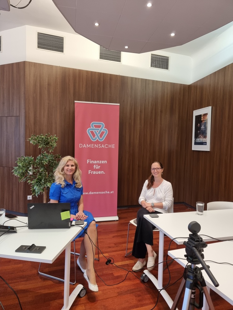 Marietta Babos und Sigrid Uray-Esterer im Studio zur Aufnahme des Webinars Führung in Teilzeit
